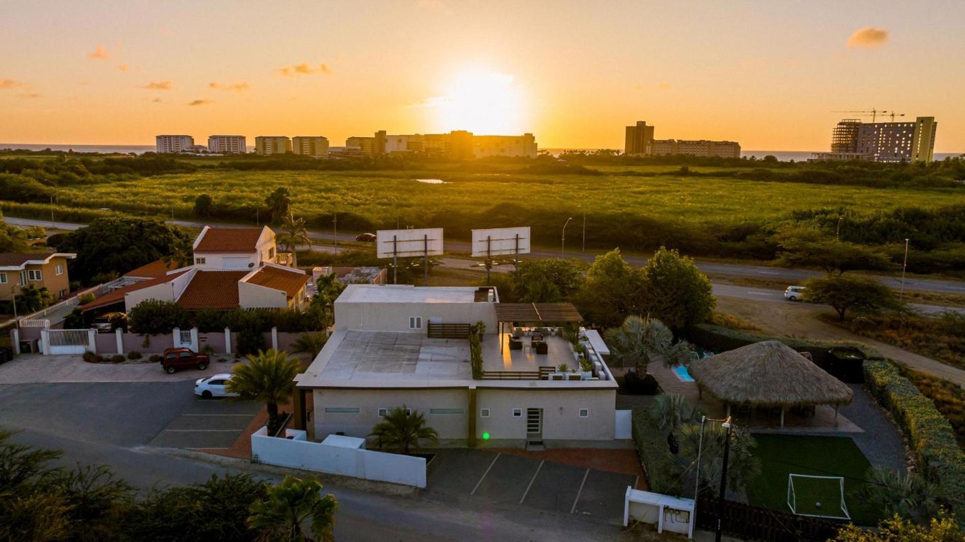 Koyari Modern Condos 9Br 7Ba Sleeps 26 W/ Pool And Roof Deck Palm Beach Exterior foto